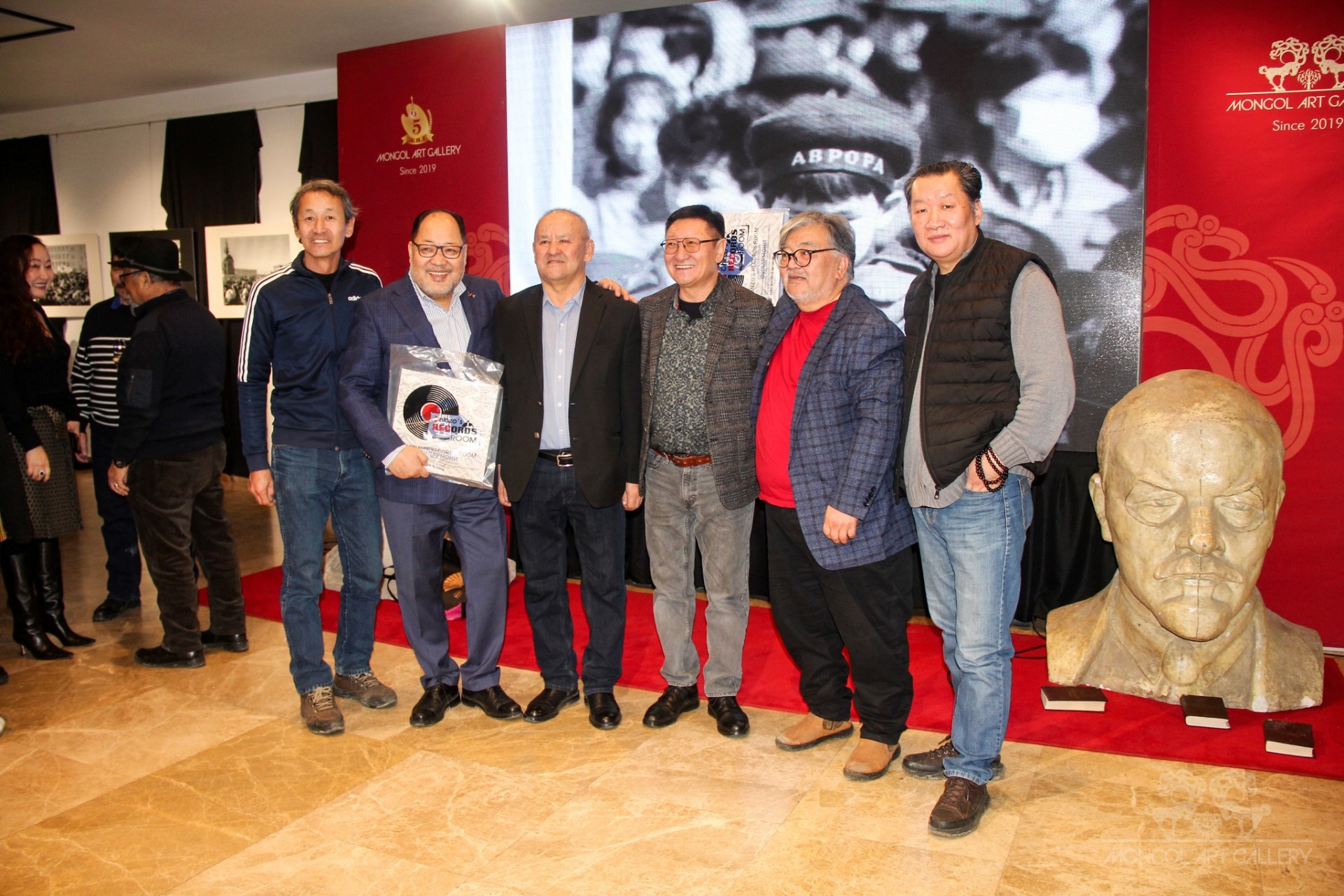 Бидний тухай